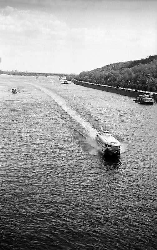 1976 р. Теплохід “Ракета” на Дніпрі.…