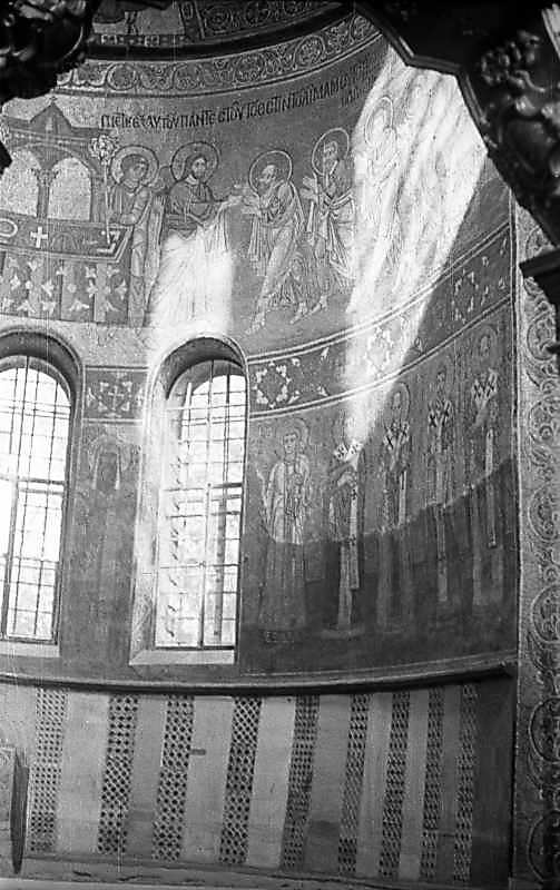 1976 р. Центральна апсида.…