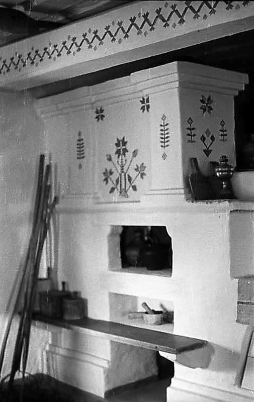 1976 р. Інтер’єр хати – піч