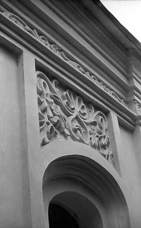 1976 р. Скульптурний декор