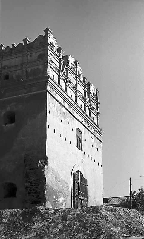 1976 р. Фасад з боку міста. Вигляд з…