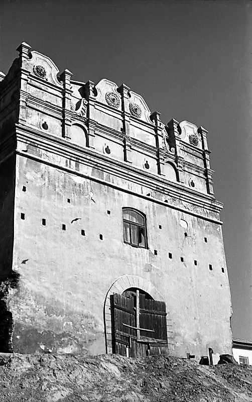 1976 р. Фасад з боку міста. Вигляд з…