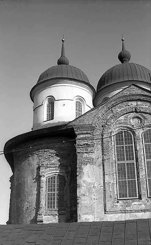 1976 р. Фрагмент фасаду. Вигляд з…