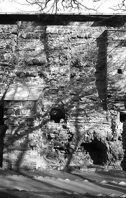 1977 р. Фрагмент мурування у проїзді