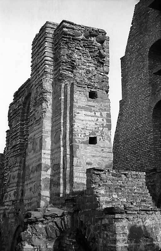 1977 р. Північний пілон. Вигляд з…