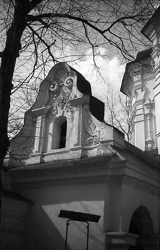 1977 р. Галерея біля церкви всіх…