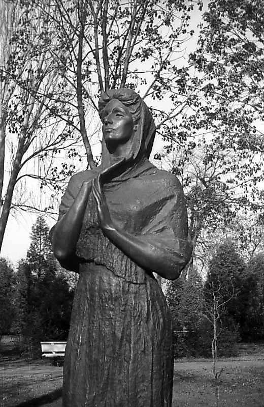 Півпостать