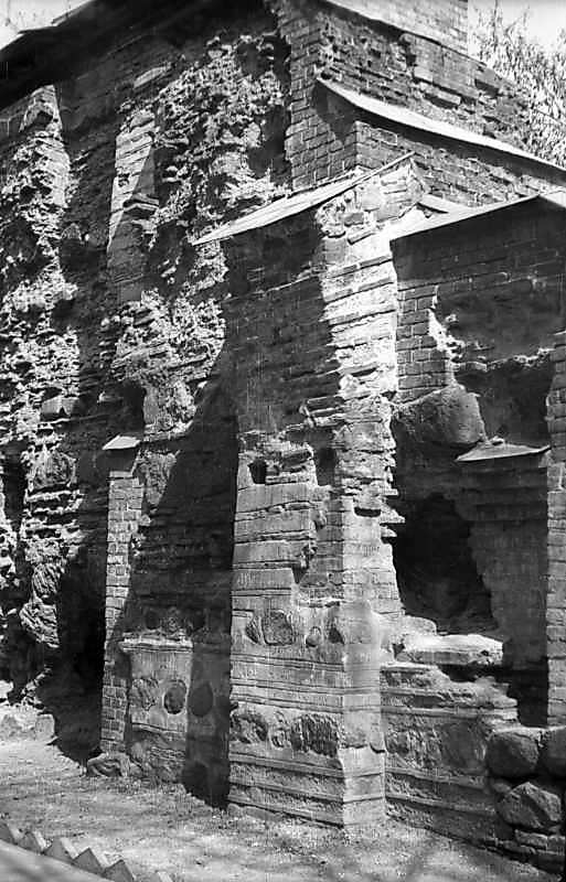 1977 р. Фрагмент кладки у проїзді.…