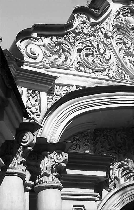 Фрагмент скульптурного декору