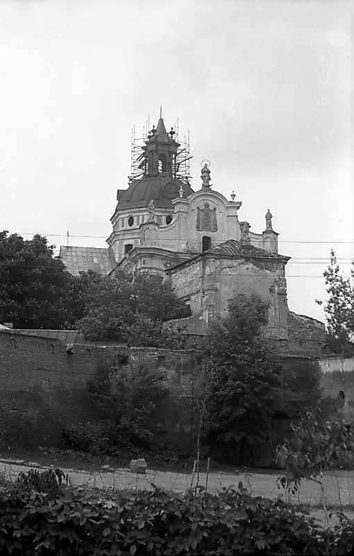 1977 р. Мур, корпус при брамі і…