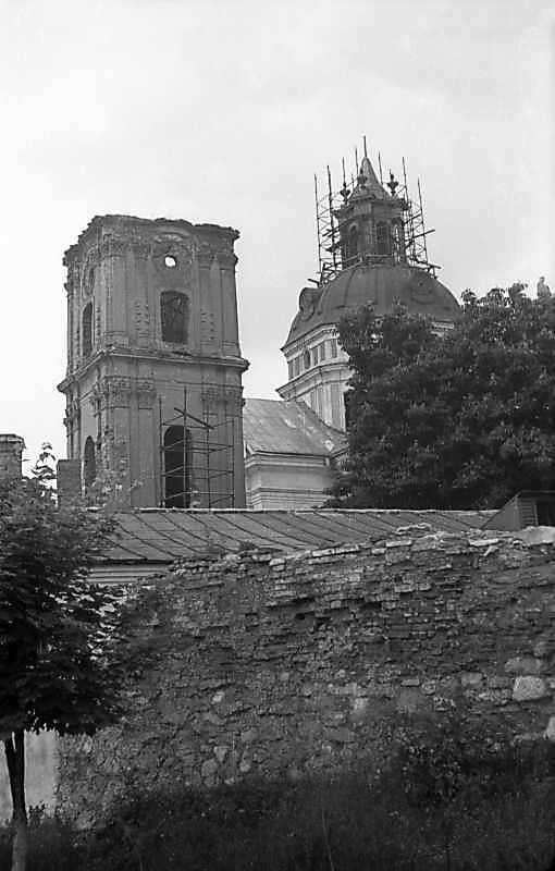 1977 р. Мур, південна дзвіниця і…