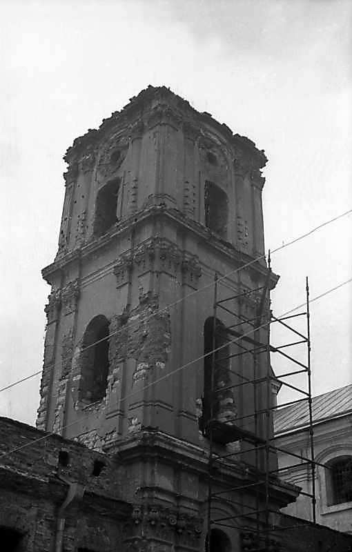 1977 р. Південна дзвіниця. Верхня…