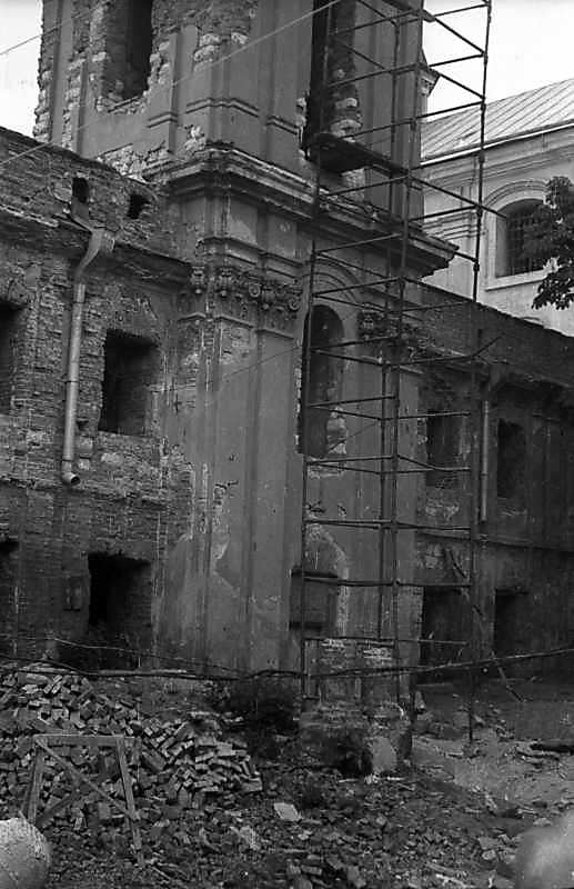 1977 р. Південна дзвіниця. Нижня…