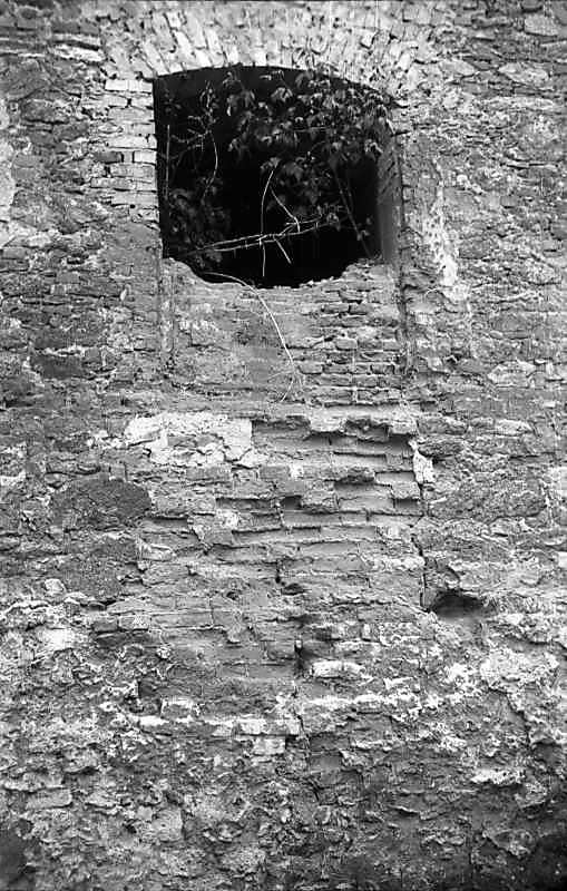 1977 р. Фрагмент мурування корпусу келій