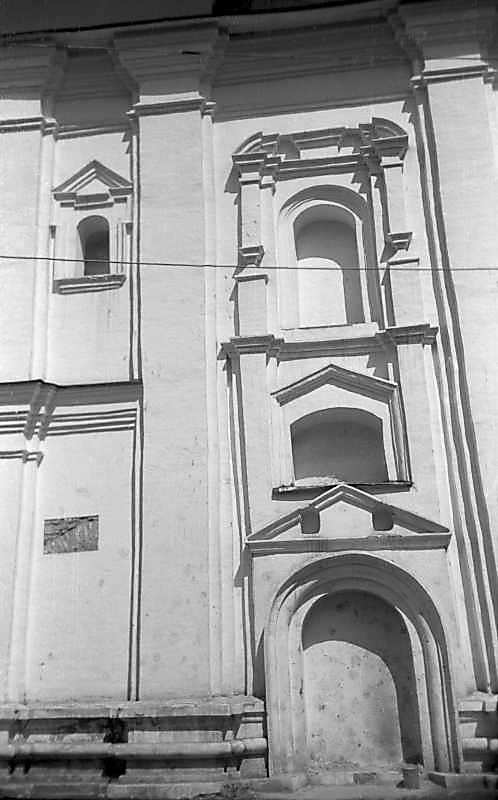 1977 р. Фрагмент західного фасаду.…