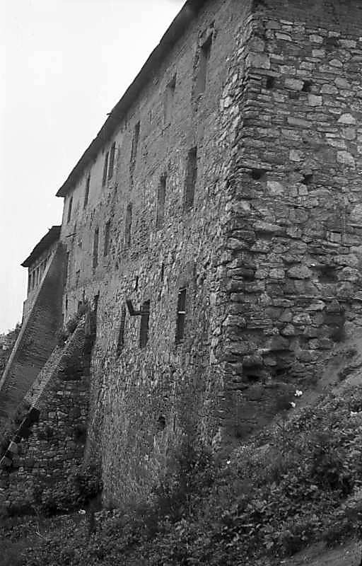 1977 р. Зовнішній фасад у ракурсі…