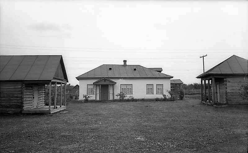 Садиба мірошника із села Сомкова Долина. В 1978 році у хаті відкрито музей… Садиба мірошника