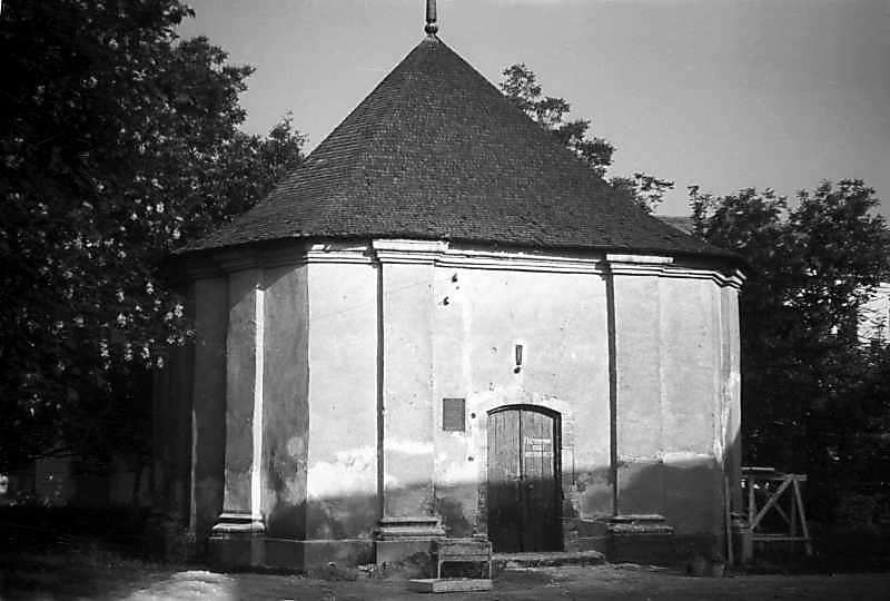 Вірменський колодязь 1638 р. (пл.Центральна) [Пам’ятники архітектури УРСР, що… Вірменський колодязь