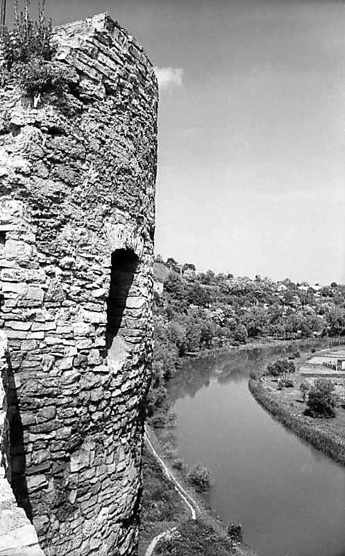 1977 р. Башта нависає над Смотричем