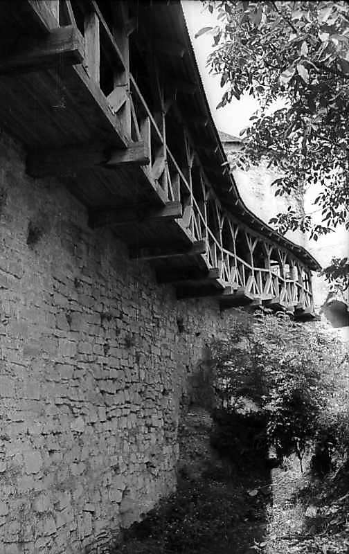 Оборонні мури