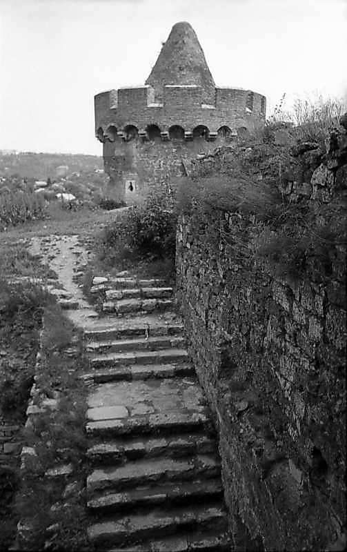 1977 р. Сходи, що ведуть до башти…