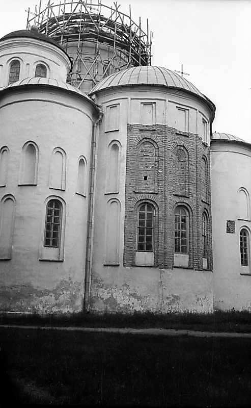 1977 р. Апсиди. Вигляд зі сходу