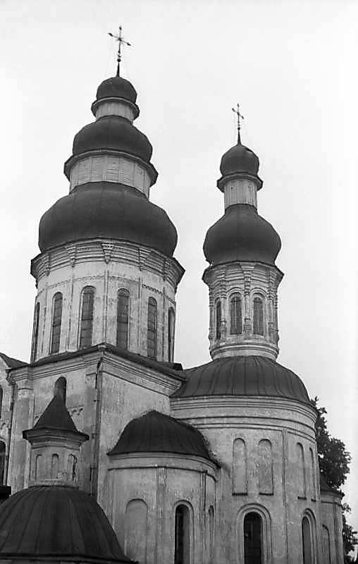 Центральний та вівтарний верхи