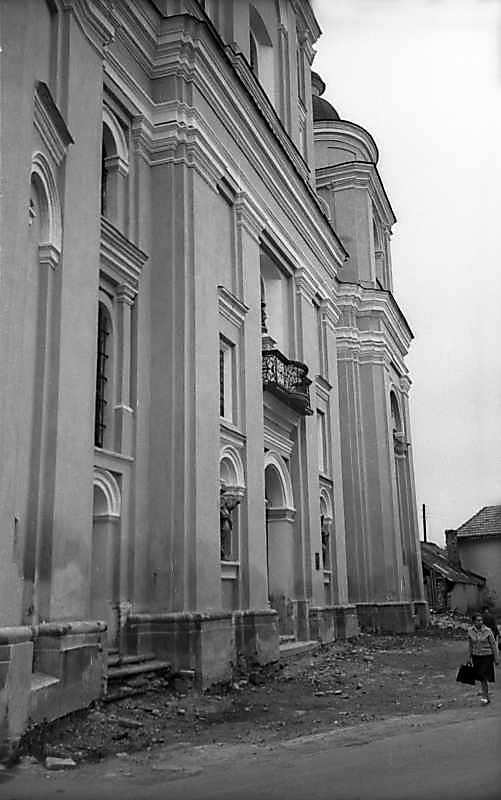 1977 р. Головний фасад в ракурсі