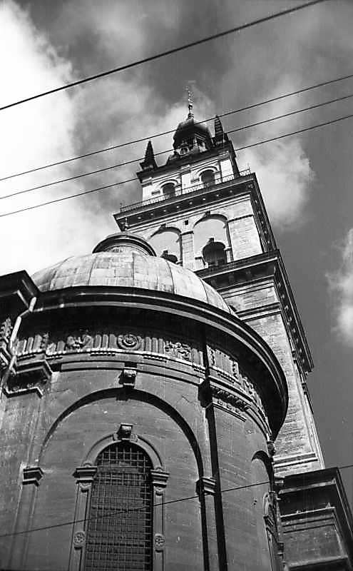 1977 р. Вівтар і башта Корнякта.…