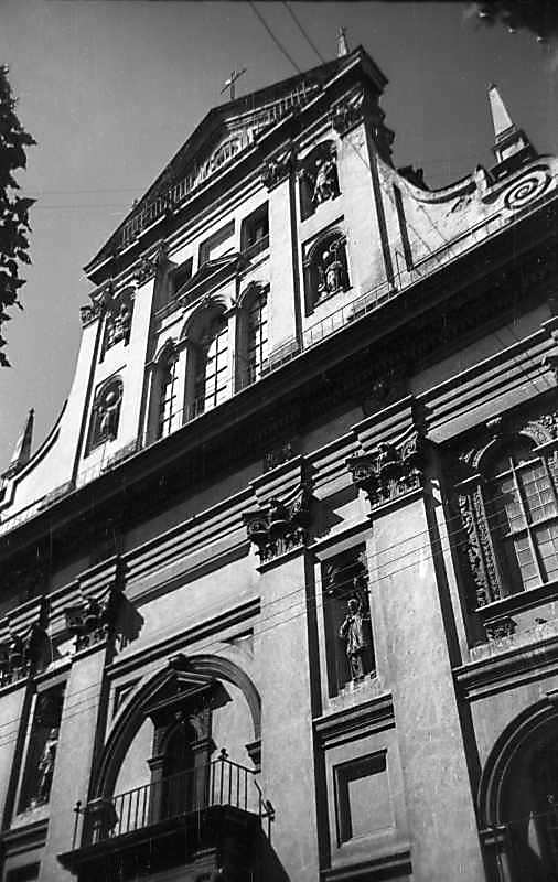 1977 р. Верхня частина головного…