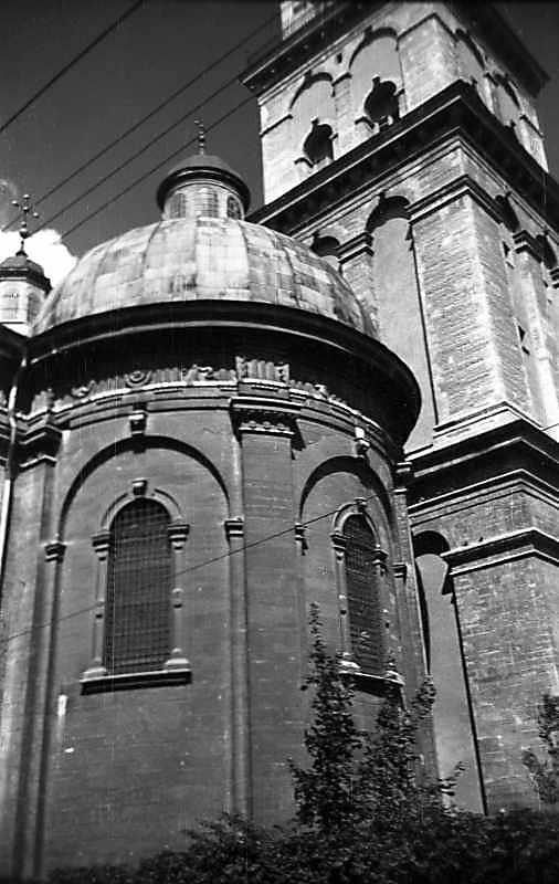 1977 р. Вівтар і башта Корнякта.…