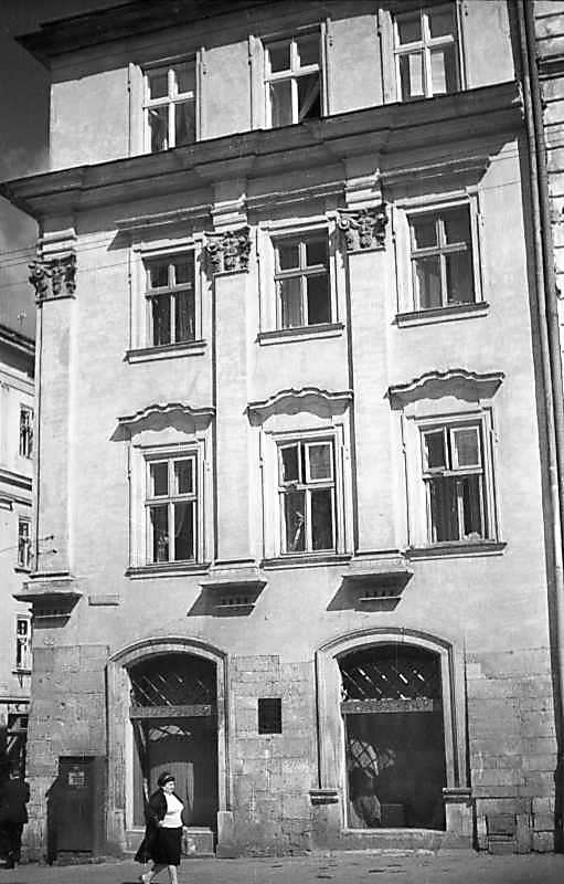 1977 р, Фасад по пл.Ринок