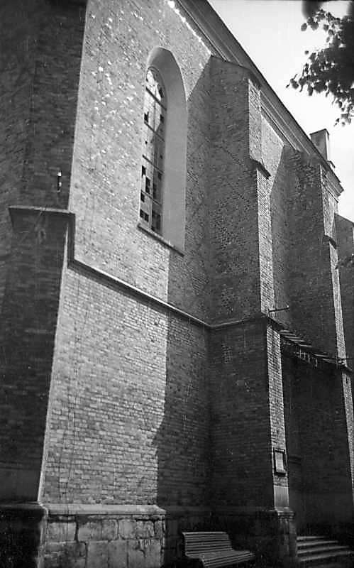 1977 р. Фрагмент фасаду нави. Вигляд з…