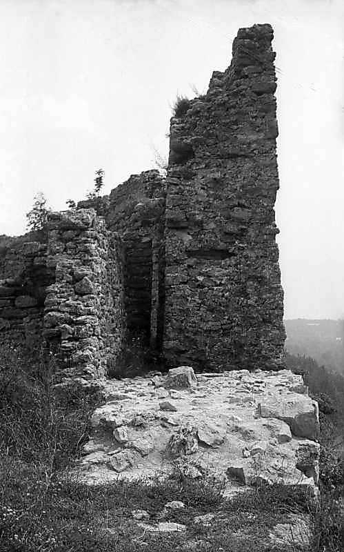 1977 р. Фрагмент стіни з внутрішнім…