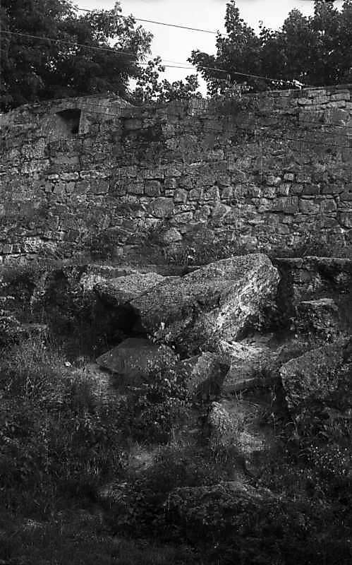 1977 р. Фрагмент стіни замку