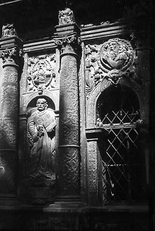 Західний фасад. Поля 11, 12