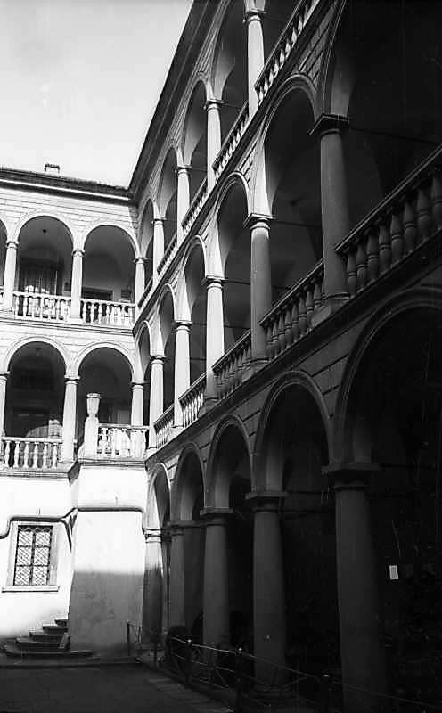 1977 р. Аркади 1 – 3-го поверхів.…