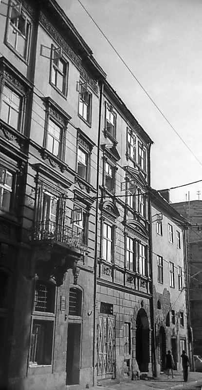 1977 р. Будинки № 6, 4, 2 у…