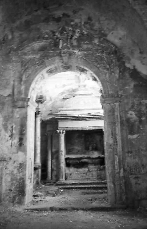 1977 р. Інтер’єр з місцем поховання