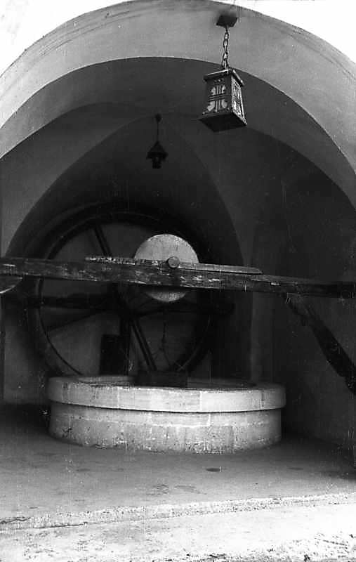 1977 р. Колодязь у приміщенні…