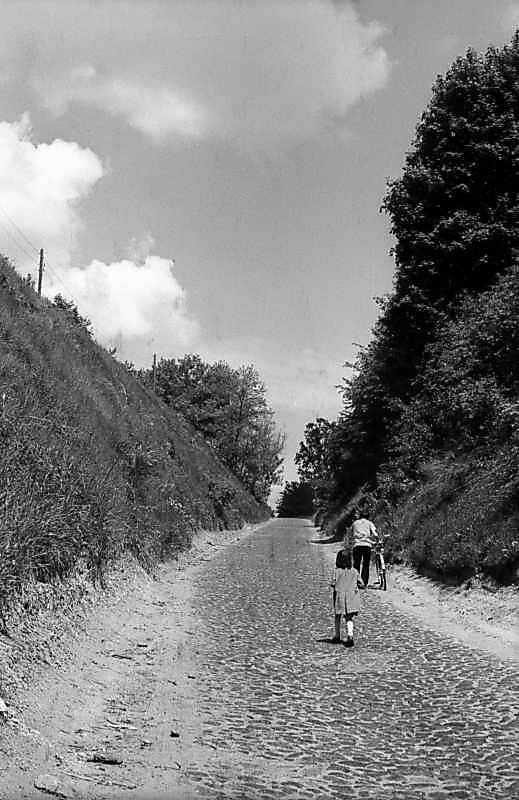 1978 р. Дорога прорізає схил