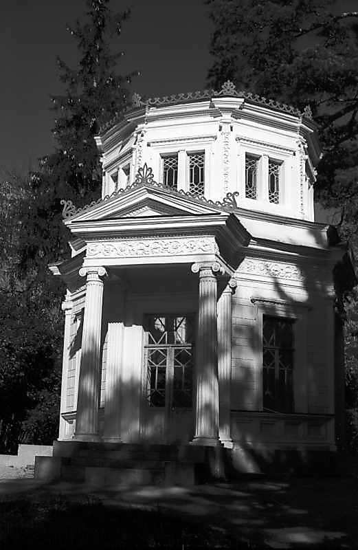 Рожевий павільйон