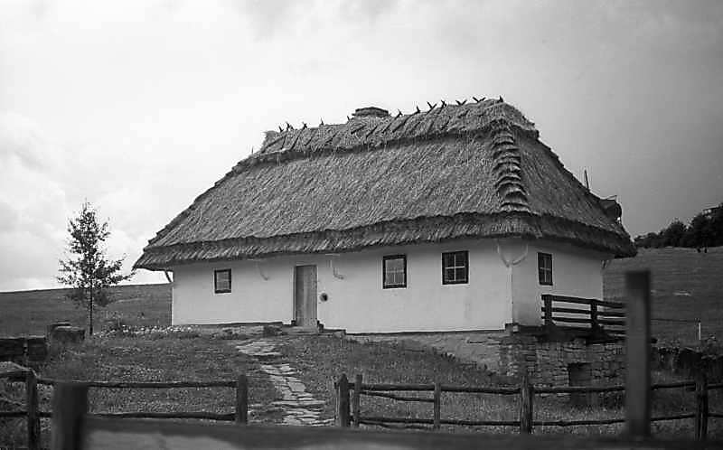 Хата із с.Яришів Могилів-Подільського р-ну Вінницької обл., кін. 19 ст.… Хата із с.Яришів