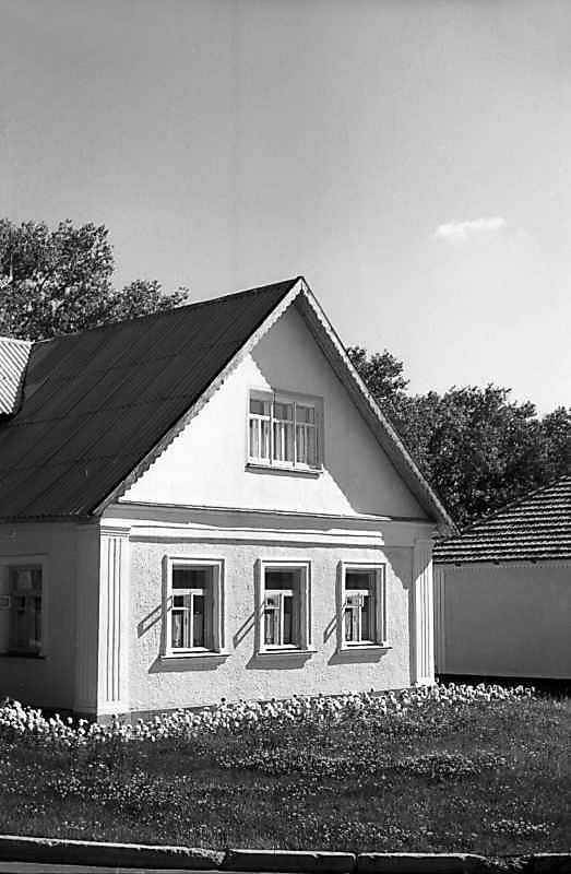 1980 р. Бічний фасад