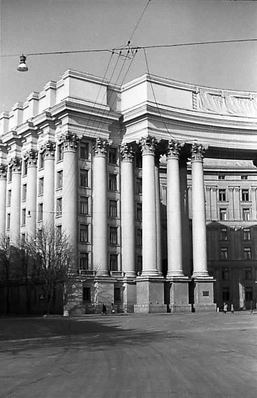 1983 р. Фрагмент головного фасаду