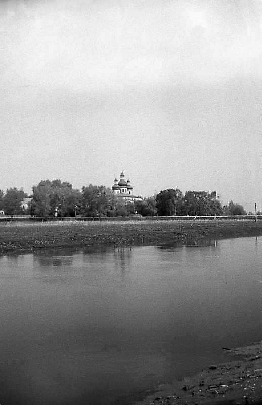 1983 р. Вид на р.Остер та монастир з…