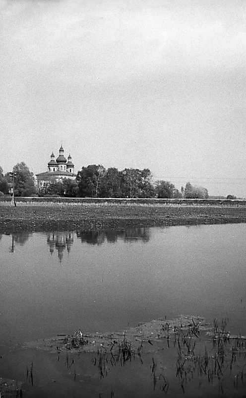 1983 р. Вид на р.Остер та монастир з…