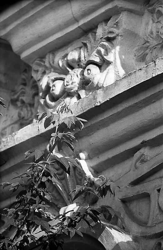 Фрагмент скульптурного декору