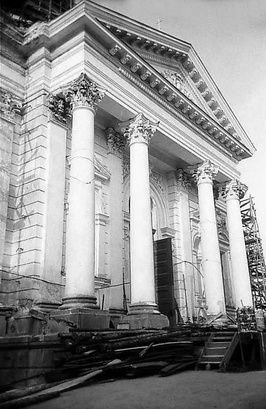 1983 р. Північний портик. Вигляд з…