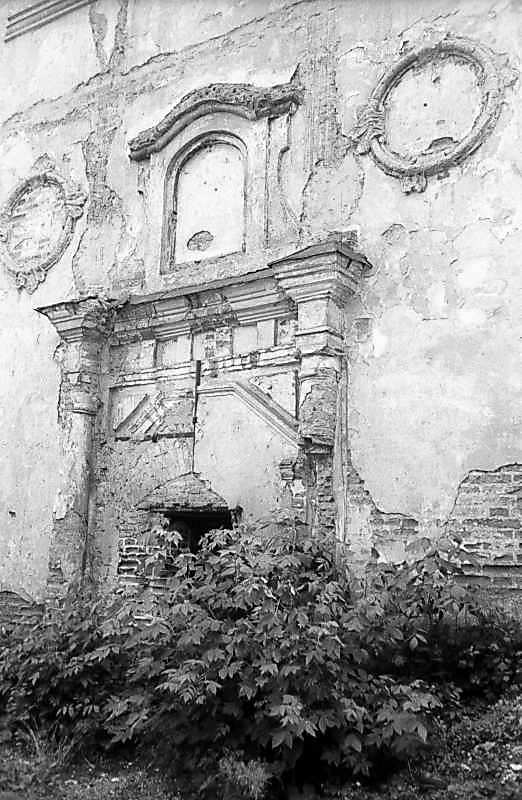 1983 р. Південно-західний портал.…